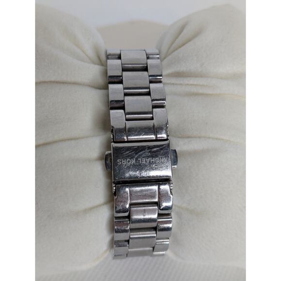 Michael Kors Runway Silver Dial Silver Steel Strap Watch for Women - MK5428 - Picture 2 of 4